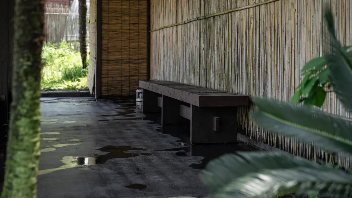 Lost Cabin(ロストキャビン) - Slide 3