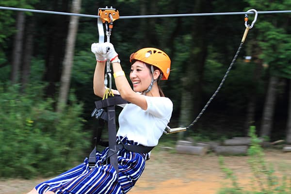 ジップライン(1時間乗り放題、所要時間 90分)