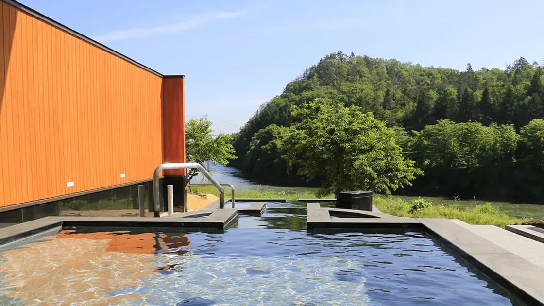 開放的な碁点温泉